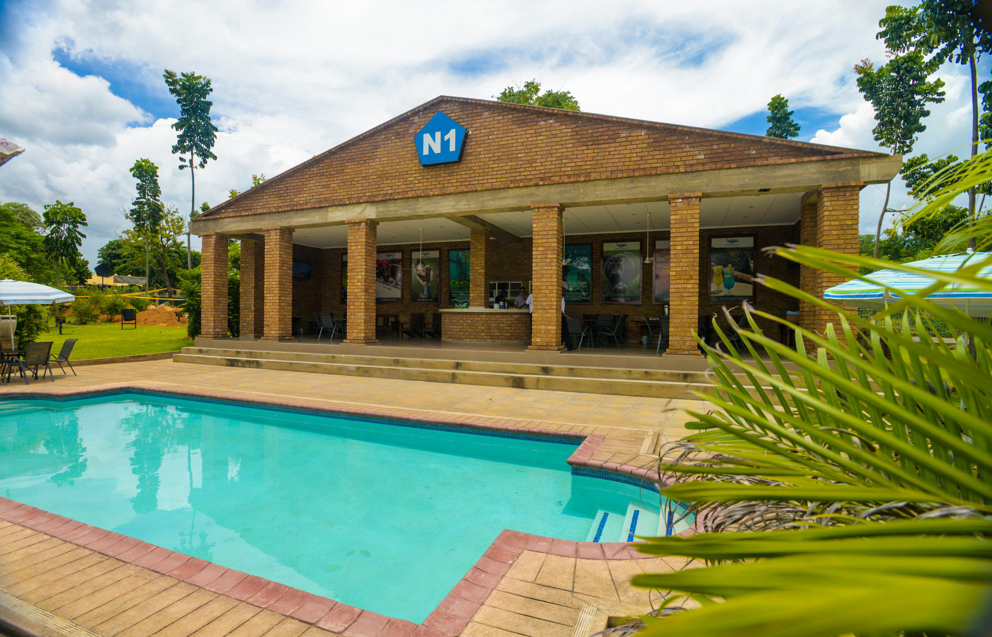 N1 Hotel & Campsite Victoria Falls Extérieur photo