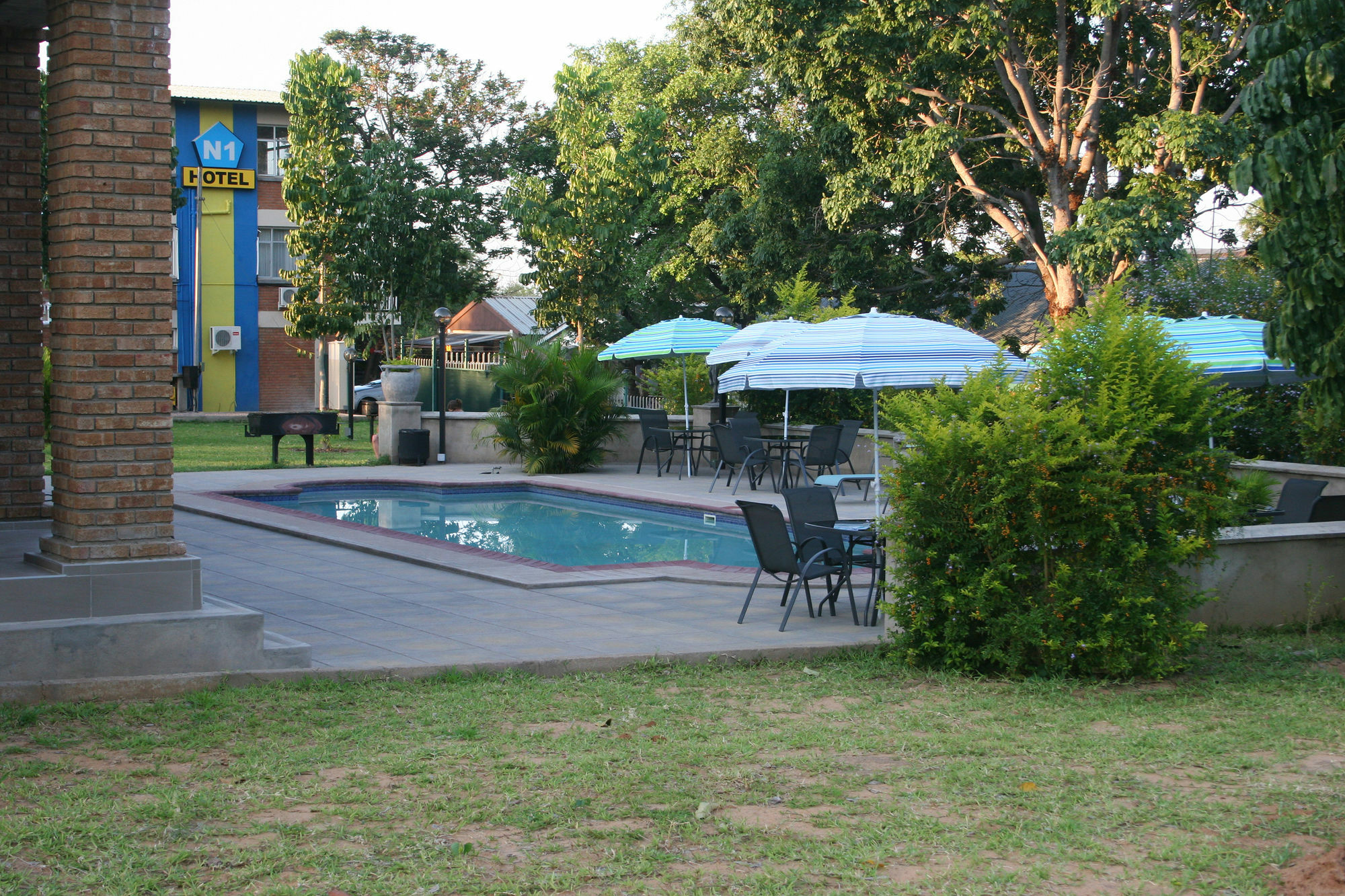 N1 Hotel & Campsite Victoria Falls Extérieur photo
