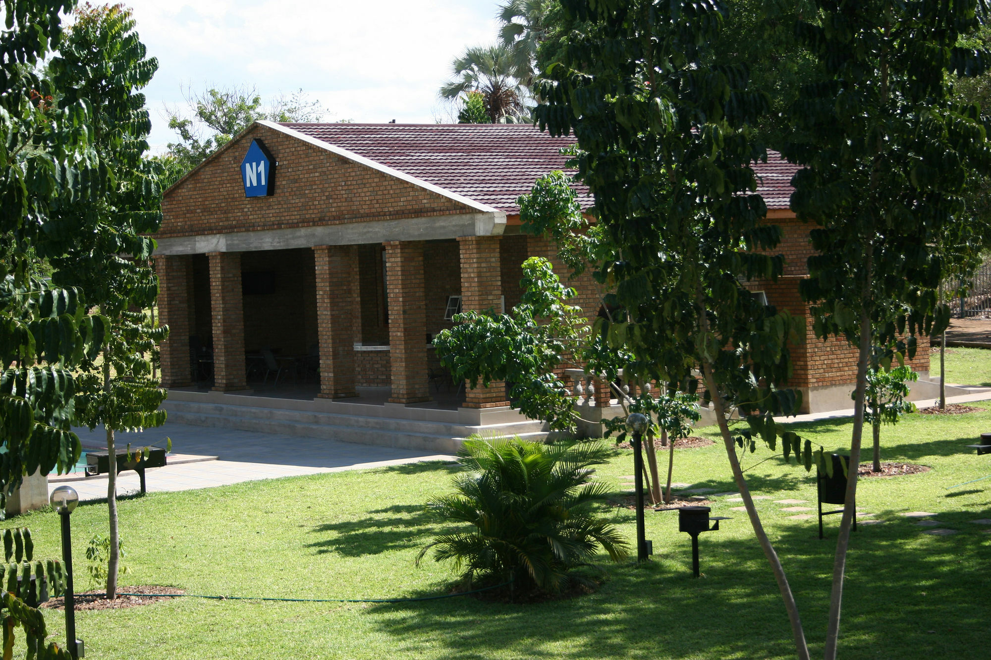 N1 Hotel & Campsite Victoria Falls Extérieur photo